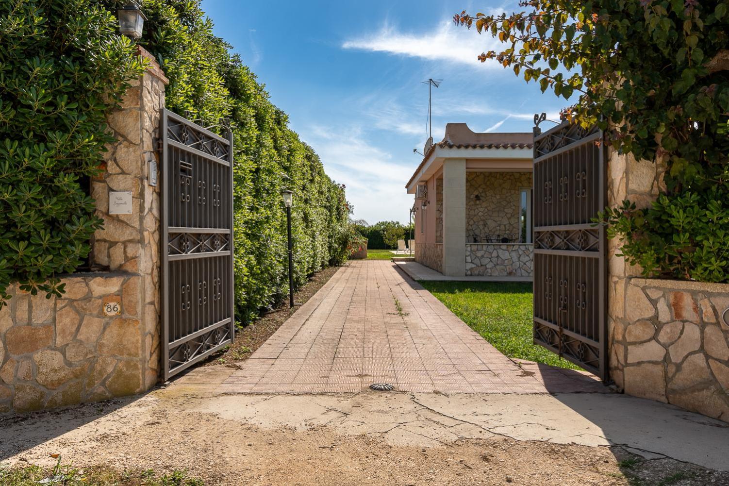 Villa Bouganville Con Piscina By Wonderful Italy Сиракузы Экстерьер фото