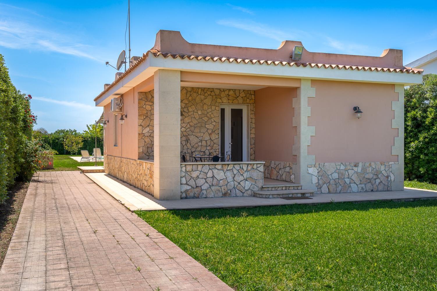Villa Bouganville Con Piscina By Wonderful Italy Сиракузы Экстерьер фото